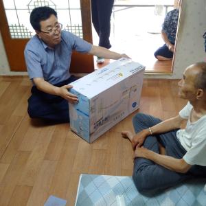 더위 날리는 시원한 바람, 정산면 독거노인에 선풍기 전달