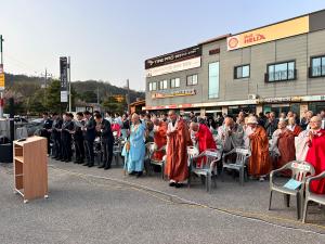 세상에 평안을, 마음에 자비를