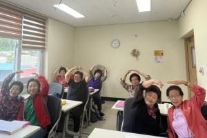 청양군 문해교실 어르신들, 스승의 날 맞아 장학금 기부